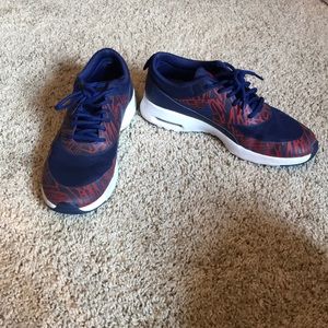Women’s tennis shoes